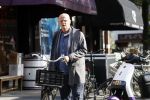 Amstetdam 4 oktober 2022
Ferdinanad Grapperhaus doet boodschappen in Amsterdam zuid
