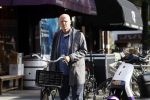 Amstetdam 4 oktober 2022
Ferdinanad Grapperhaus doet boodschappen in Amsterdam zuid