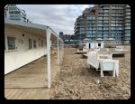 Knokke, 10 Oktober 2022 Strandtent Indi Beach einde seizoen en dus het demonteren van alles