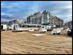 Knokke, 10 Oktober 2022 Strandtent Indi Beach einde seizoen en dus het demonteren van alles