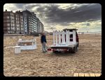 Knokke, 10 Oktober 2022 Strandtent Indi Beach einde seizoen en dus het demonteren van alles