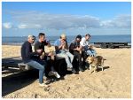Knokke, 10 Oktober 2022 Strandtent Indi Beach einde seizoen en dus het demonteren van alles