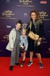 Amsterdam 2 oktober 2022
Premiere de grote sinterklaasfilm gespuis in de speelgoedkluis in Tuschinski. 
Jessica Mendels met kinderen