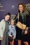 Amsterdam 2 oktober 2022
Premiere de grote sinterklaasfilm gespuis in de speelgoedkluis in Tuschinski. 
Jessica Mendels met kinderen