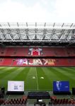 Amsterdam 21 september 2022
Koning Willem Alexander bezoekt sportdag van de Johan Cruyff foundation op de toekomst en in de Johan Cruyff Arena . Danny Cruyff Jordi Cruyff en zijn dochter Susila . Johan Cruyff shirts op tribuna