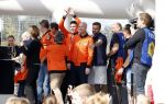 Amsterdam 21 september 2022
Koning Willem Alexander bezoekt sportdag van de Johan Cruyff foundation op de toekomst en in de Johan Cruyff Arena . Danny Cruyff Jordi Cruyff en zijn dochter Susila .