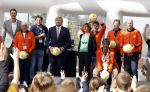 Amsterdam 21 september 2022
Koning Willem Alexander bezoekt sportdag van de Johan Cruyff foundation op de toekomst en in de Johan Cruyff Arena . Danny Cruyff Jordi Cruyff en zijn dochter Susila .