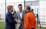 Amsterdam 21 september 2022
Koning Willem Alexander bezoekt sportdag van de Johan Cruyff foundation op de toekomst en in de Johan Cruyff Arena . Danny Cruyff Jordi Cruyff en zijn dochter Susila . Koning Willem Alexander Frank Rijkaard en Marlou van Rhijn