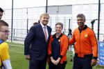 Amsterdam 21 september 2022
Koning Willem Alexander bezoekt sportdag van de Johan Cruyff foundation op de toekomst en in de Johan Cruyff Arena . Danny Cruyff Jordi Cruyff en zijn dochter Susila . Koning Willem Alexander Frank Rijkaard en Marlou van Rhijn