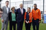 Amsterdam 21 september 2022
Koning Willem Alexander bezoekt sportdag van de Johan Cruyff foundation op de toekomst en in de Johan Cruyff Arena . Danny Cruyff Jordi Cruyff en zijn dochter Susila . Koning Willem Alexander Frank Rijkaard en Marlou van Rhijn