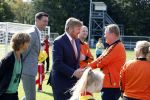 Amsterdam 21 september 2022
Koning Willem Alexander bezoekt sportdag van de Johan Cruyff foundation op de toekomst en in de Johan Cruyff Arena . Danny Cruyff Jordi Cruyff en zijn dochter Susila . Koning Willem Alexander en Ronald Koeman