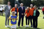 Amsterdam 21 september 2022
Koning Willem Alexander bezoekt sportdag van de Johan Cruyff foundation op de toekomst en in de Johan Cruyff Arena . Danny Cruyff Jordi Cruyff en zijn dochter Susila . Koning Willem Alexander met Ronald Koeman Jordi Cruyff en Sarina Wiegman