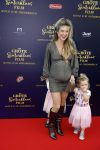 Amsterdam 2 oktober 2022
Premiere de grote sinterklaasfilm gespuis in de speelgoedkluis in Tuschinski. 
Zwangere Lauren Verster met haar kinderen