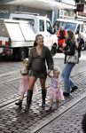 Amsterdam 2 oktober 2022
Premiere de grote sinterklaasfilm gespuis in de speelgoedkluis in Tuschinski. 
Zwangere Lauren Verster met haar kinderen