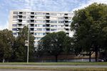 Rotterdam 4 oktober 2022
Lee Towers (Leen Huizer) en zijn vrouw Laura gaan verhuizen naar een prachtig appartement wat over de Maas en Rotterdam uitkijkt.