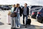 Eindhoven 8 oktober 2022
Leontien Ruiters en haar nieuwe vriend John Huiberts vertrekken samen met zijn dochter vanaf airport Eindhoven voor een vakantie naar ibiza.