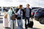 Eindhoven 8 oktober 2022
Leontien Ruiters en haar nieuwe vriend John Huiberts vertrekken samen met zijn dochter vanaf airport Eindhoven voor een vakantie naar ibiza.