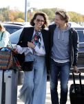 Eindhoven 8 oktober 2022
Leontien Ruiters en haar nieuwe vriend John Huiberts vertrekken samen met zijn dochter vanaf airport Eindhoven voor een vakantie naar ibiza.