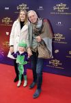 Amsterdam 2 oktober 2022
Premiere de grote sinterklaasfilm gespuis in de speelgoedkluis in Tuschinski. 
Martien Meiland met dochter Montana en kleindochter Clair