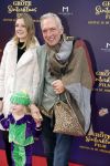 Amsterdam 2 oktober 2022
Premiere de grote sinterklaasfilm gespuis in de speelgoedkluis in Tuschinski. 
Martien Meiland met dochter Montana en kleindochter Clair