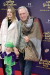 Amsterdam 2 oktober 2022
Premiere de grote sinterklaasfilm gespuis in de speelgoedkluis in Tuschinski. 
Martien Meiland met dochter Montana en kleindochter Clair