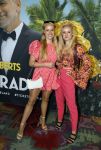 Amsterdam 25 september 2022
Premiere ticket to paradise in Tuschinski.
Mylene Waalewijn en Rosanne Waalewijn
