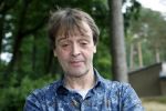 Den Dolder 23 september 2022
Peter Lusse voor zijn huis waar hij heeft gewoond. Hij gaat nu verhuizen naar ander huis