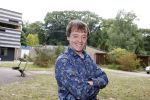 Den Dolder 23 september 2022
Peter Lusse voor zijn huis waar hij heeft gewoond. Hij gaat nu verhuizen naar ander huis