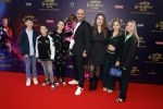 Amsterdam 2 oktober 2022
Premiere de grote sinterklaasfilm gespuis in de speelgoedkluis in Tuschinski. 
Peter Post met zijn vrouw en kinderen