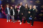 Amsterdam 2 oktober 2022
Premiere de grote sinterklaasfilm gespuis in de speelgoedkluis in Tuschinski. 
Peter Post met zijn vrouw en kinderen