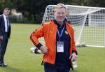 Amsterdam 21 september 2022
Koning Willem Alexander bezoekt sportdag van de Johan Cruyff foundation op de toekomst en in de Johan Cruyff Arena . Danny Cruyff Jordi Cruyff en zijn dochter Susila . Ronald Koeman