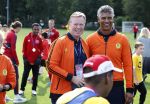 Amsterdam 21 september 2022
Koning Willem Alexander bezoekt sportdag van de Johan Cruyff foundation op de toekomst en in de Johan Cruyff Arena . Danny Cruyff Jordi Cruyff en zijn dochter Susila . Ronald Koeman en Frank Rijkaard