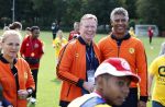 Amsterdam 21 september 2022
Koning Willem Alexander bezoekt sportdag van de Johan Cruyff foundation op de toekomst en in de Johan Cruyff Arena . Danny Cruyff Jordi Cruyff en zijn dochter Susila . Ronald Koeman en Frank Rijkaard