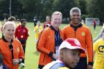 Amsterdam 21 september 2022
Koning Willem Alexander bezoekt sportdag van de Johan Cruyff foundation op de toekomst en in de Johan Cruyff Arena . Danny Cruyff Jordi Cruyff en zijn dochter Susila . Ronald Koeman en Frank Rijkaard