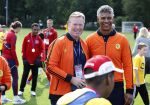 Amsterdam 21 september 2022
Koning Willem Alexander bezoekt sportdag van de Johan Cruyff foundation op de toekomst en in de Johan Cruyff Arena . Danny Cruyff Jordi Cruyff en zijn dochter Susila . Ronald Koeman en Frank Rijkaard