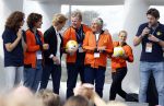 Amsterdam 21 september 2022
Koning Willem Alexander bezoekt sportdag van de Johan Cruyff foundation op de toekomst en in de Johan Cruyff Arena . Danny Cruyff Jordi Cruyff en zijn dochter Susila . Ronald Koeman en Sjaak Swart