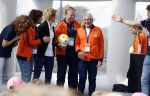 Amsterdam 21 september 2022
Koning Willem Alexander bezoekt sportdag van de Johan Cruyff foundation op de toekomst en in de Johan Cruyff Arena . Danny Cruyff Jordi Cruyff en zijn dochter Susila . Ronald Koeman en Sjaak Swart