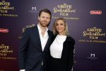 Amsterdam 2 oktober 2022
Premiere de grote sinterklaasfilm gespuis in de speelgoedkluis in Tuschinski. 
Royce de Vries met zijn vrouw Amanda de Vries