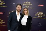 Amsterdam 2 oktober 2022
Premiere de grote sinterklaasfilm gespuis in de speelgoedkluis in Tuschinski. 
Royce de Vries met zijn vrouw Amanda de Vries