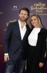 Amsterdam 2 oktober 2022
Premiere de grote sinterklaasfilm gespuis in de speelgoedkluis in Tuschinski. 
Royce de Vries met zijn vrouw Amanda de Vries