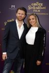 Amsterdam 2 oktober 2022
Premiere de grote sinterklaasfilm gespuis in de speelgoedkluis in Tuschinski. 
Royce de Vries met zijn vrouw Amanda de Vries