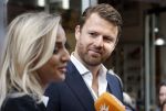 Amsterdam 2 oktober 2022
Premiere de grote sinterklaasfilm gespuis in de speelgoedkluis in Tuschinski. 
Royce de Vries met zijn vrouw Amanda de Vries