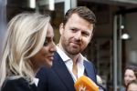 Amsterdam 2 oktober 2022
Premiere de grote sinterklaasfilm gespuis in de speelgoedkluis in Tuschinski. 
Royce de Vries met zijn vrouw Amanda de Vries