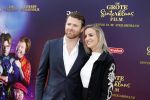 Amsterdam 2 oktober 2022
Premiere de grote sinterklaasfilm gespuis in de speelgoedkluis in Tuschinski. 
Royce de Vries met zijn vrouw Amanda de Vries