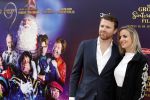 Amsterdam 2 oktober 2022
Premiere de grote sinterklaasfilm gespuis in de speelgoedkluis in Tuschinski. 
Royce de Vries met zijn vrouw Amanda de Vries