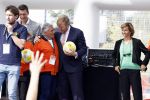 Amsterdam 21 september 2022
Koning Willem Alexander bezoekt sportdag van de Johan Cruyff foundation op de toekomst en in de Johan Cruyff Arena . Danny Cruyff Jordi Cruyff en zijn dochter Susila . Koning Willem Alexander en Sjaak Swart