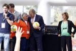 Amsterdam 21 september 2022
Koning Willem Alexander bezoekt sportdag van de Johan Cruyff foundation op de toekomst en in de Johan Cruyff Arena . Danny Cruyff Jordi Cruyff en zijn dochter Susila . Koning Willem Alexander en Sjaak Swart