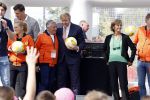 Amsterdam 21 september 2022
Koning Willem Alexander bezoekt sportdag van de Johan Cruyff foundation op de toekomst en in de Johan Cruyff Arena . Danny Cruyff Jordi Cruyff en zijn dochter Susila . Koning Willem Alexander en Sjaak Swart