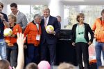 Amsterdam 21 september 2022
Koning Willem Alexander bezoekt sportdag van de Johan Cruyff foundation op de toekomst en in de Johan Cruyff Arena . Danny Cruyff Jordi Cruyff en zijn dochter Susila . Koning Willem Alexander en Sjaak Swart