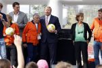 Amsterdam 21 september 2022
Koning Willem Alexander bezoekt sportdag van de Johan Cruyff foundation op de toekomst en in de Johan Cruyff Arena . Danny Cruyff Jordi Cruyff en zijn dochter Susila . Koning Willem Alexander en Sjaak Swart